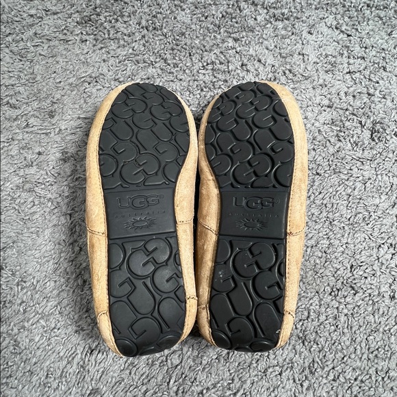 Ugg ascot slippers size 9 - Picture 9 of 15